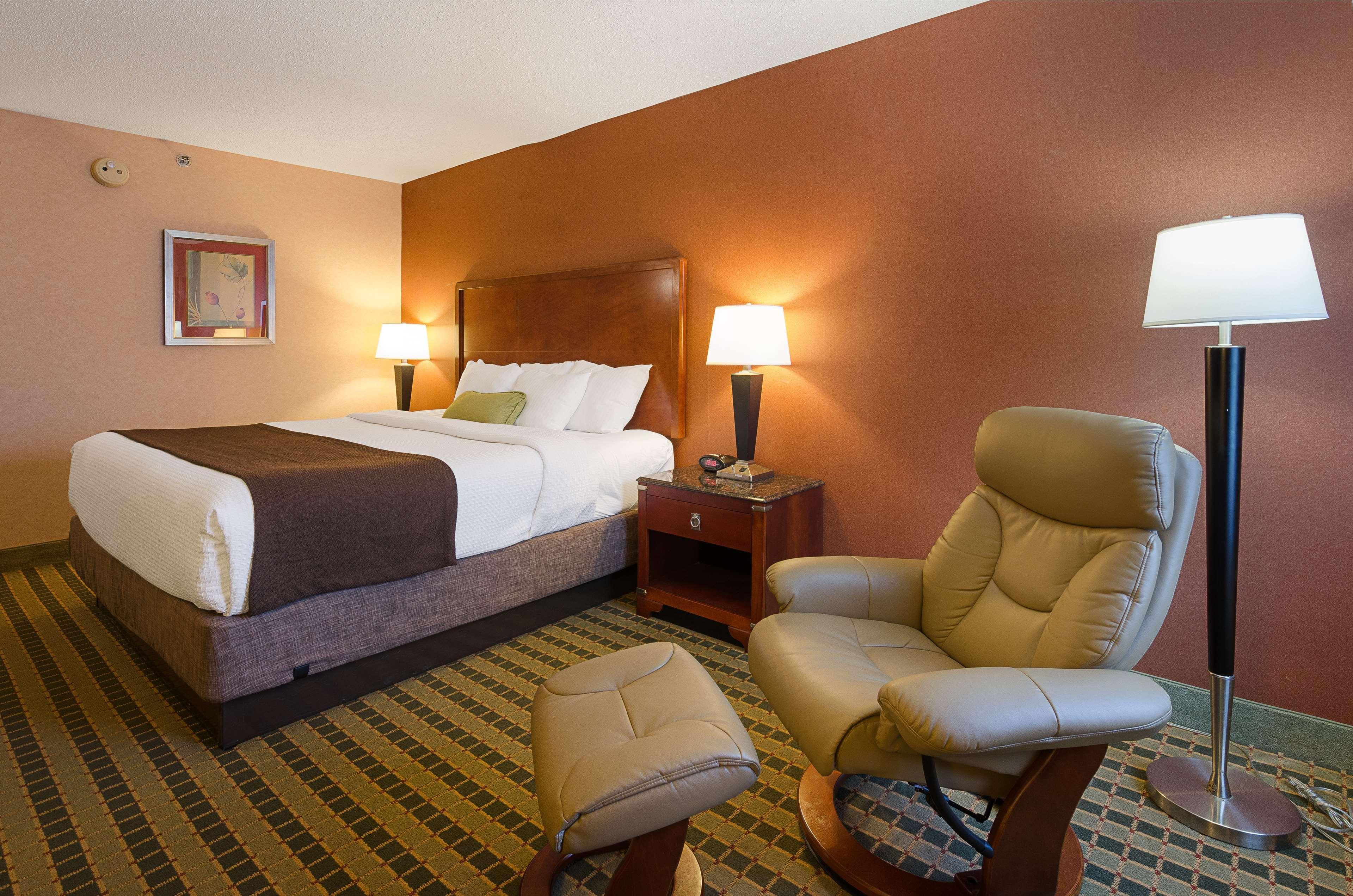 Best Western Plus Inn At Valley View Roanoke Exterior photo