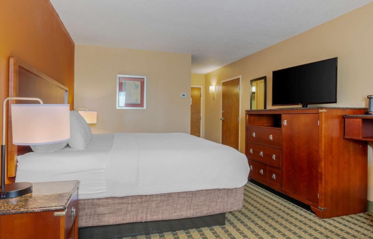 Best Western Plus Inn At Valley View Roanoke Exterior photo