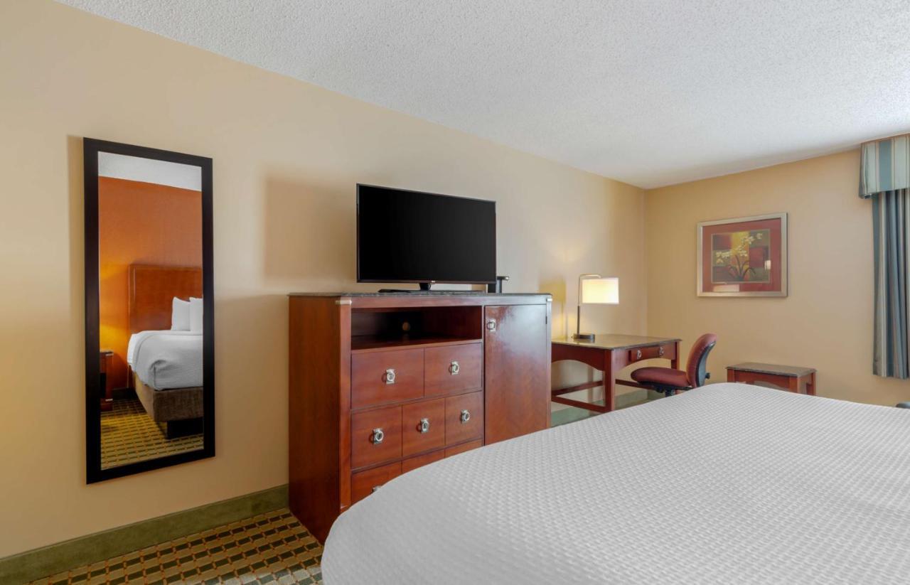 Best Western Plus Inn At Valley View Roanoke Exterior photo
