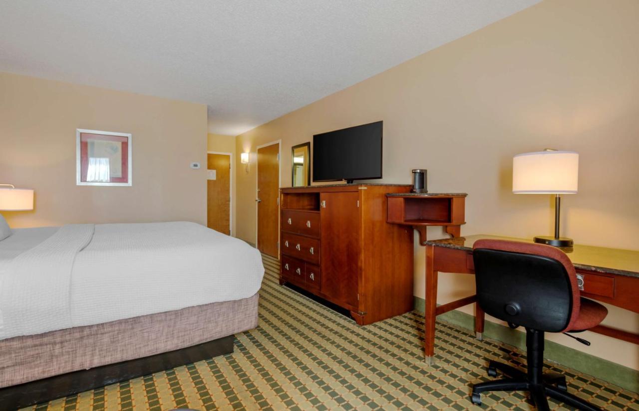 Best Western Plus Inn At Valley View Roanoke Exterior photo